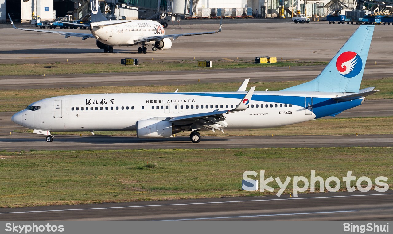 河北航空 B737-85C