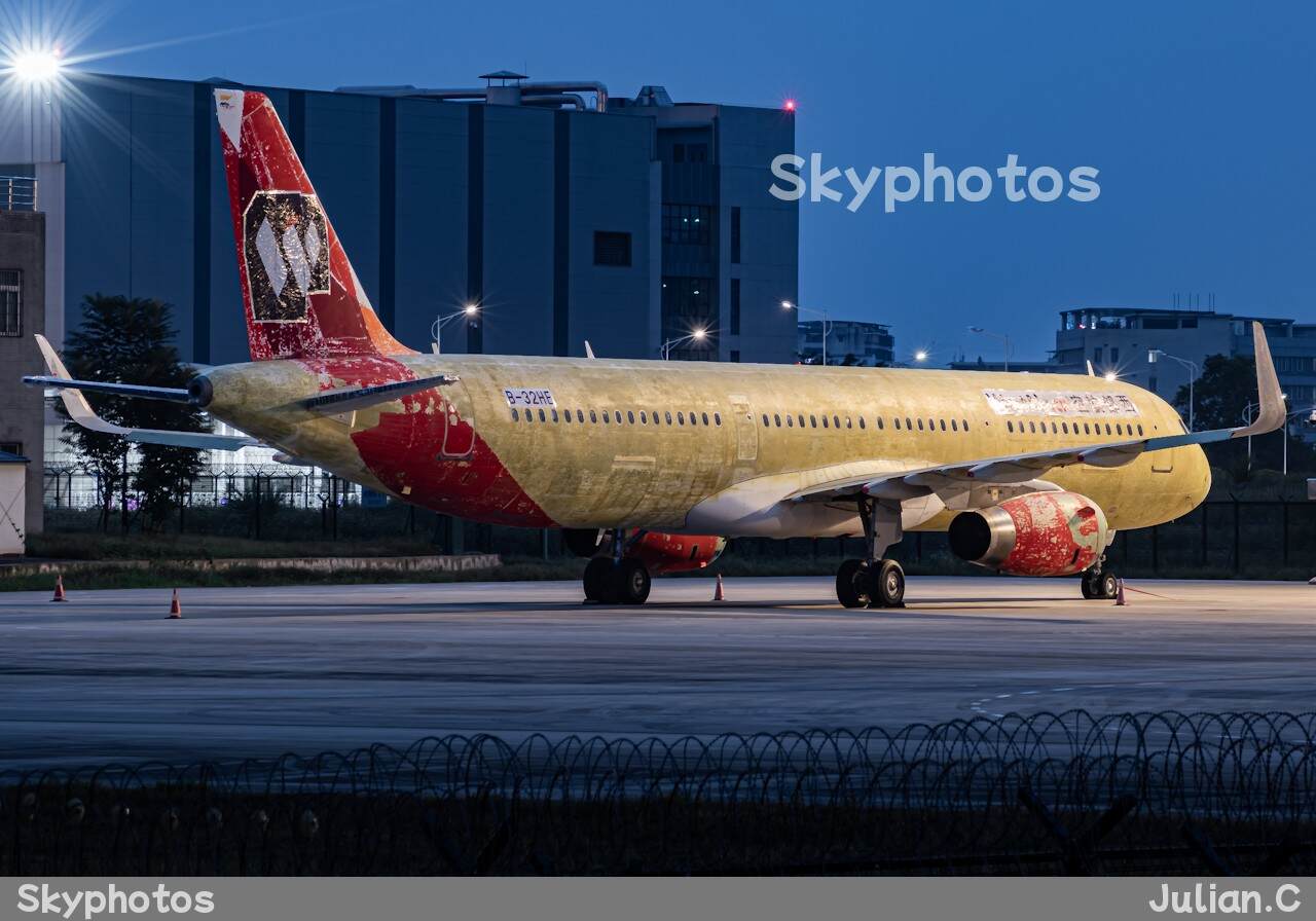 西部航空 Airbus A321-231（WL） at 重庆江北国际机场