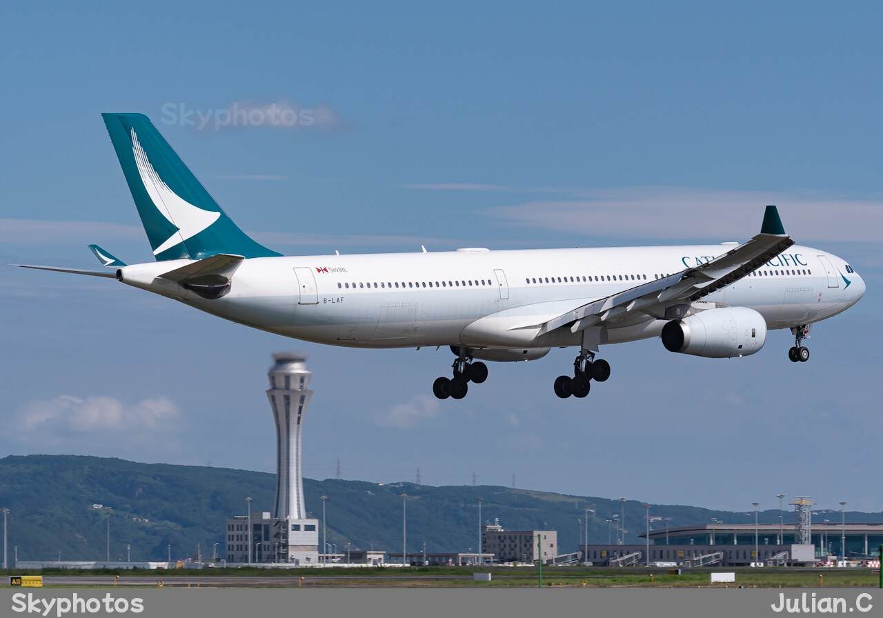 Cathay Pacific Airbus A330-342 at 重庆江北国际机场