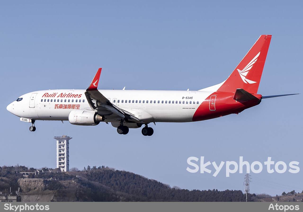 瑞丽航空 Boeing 737-86N