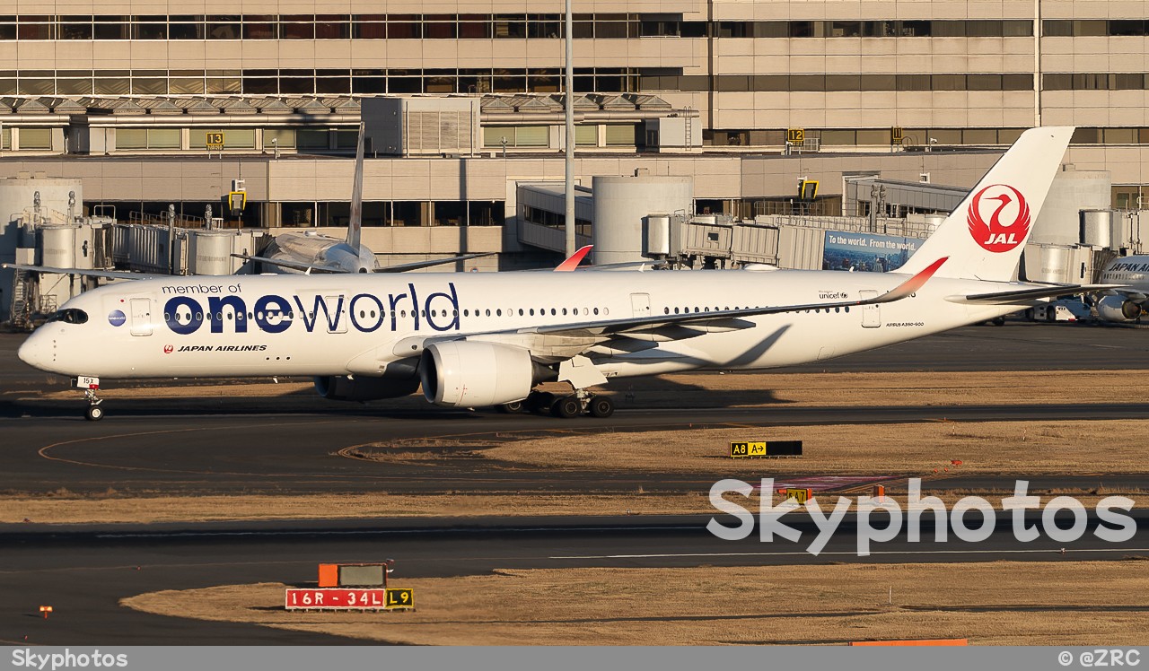 Japan Airlines Airbus A350-941
