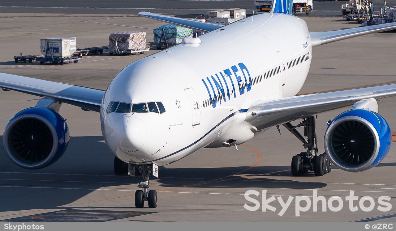 United Airlines Boeing 777-222(ER）