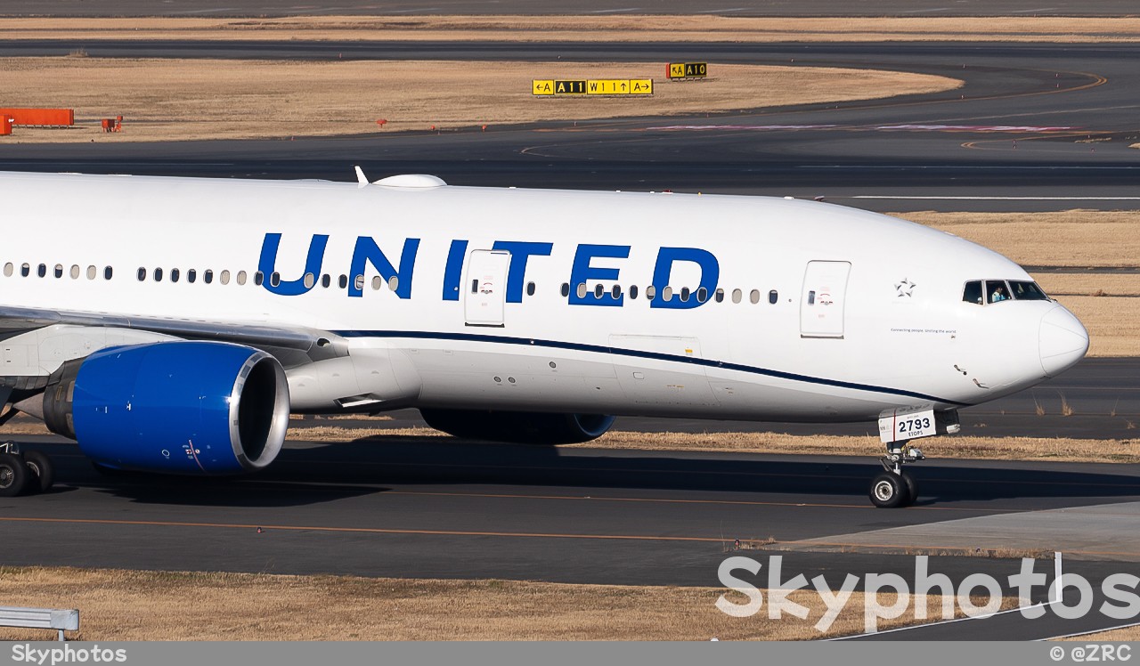 United Airlines Boeing 777-222(ER）