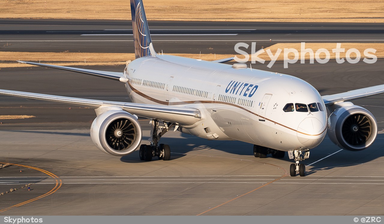 United Boeing 787-10 Dreamliner