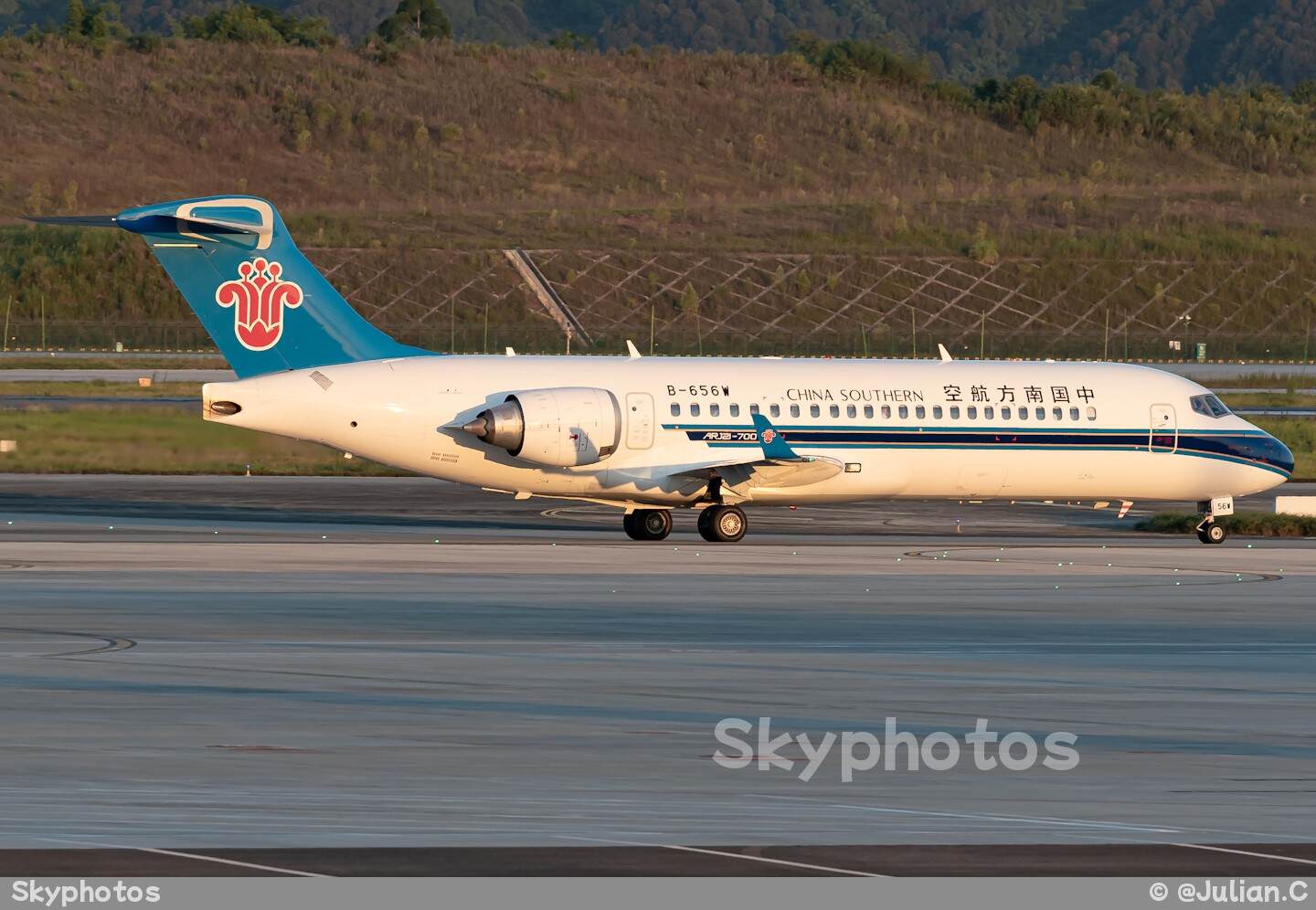 中国南方航空 COMAC ARJ21-700 at 重庆江北国际机场