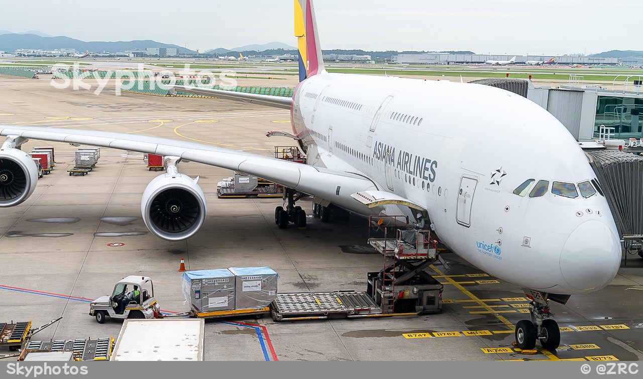 Asiana Airlines A380-841