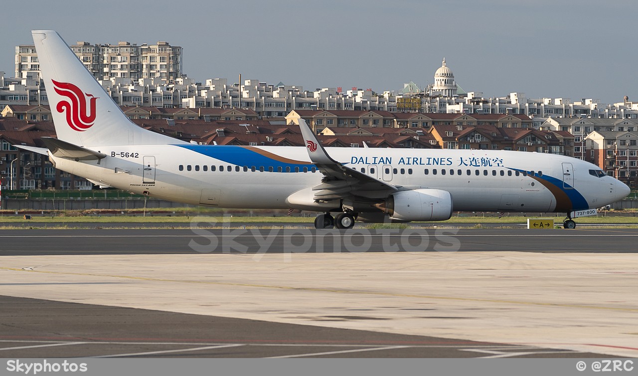 大连航空 B737-89L(WL)