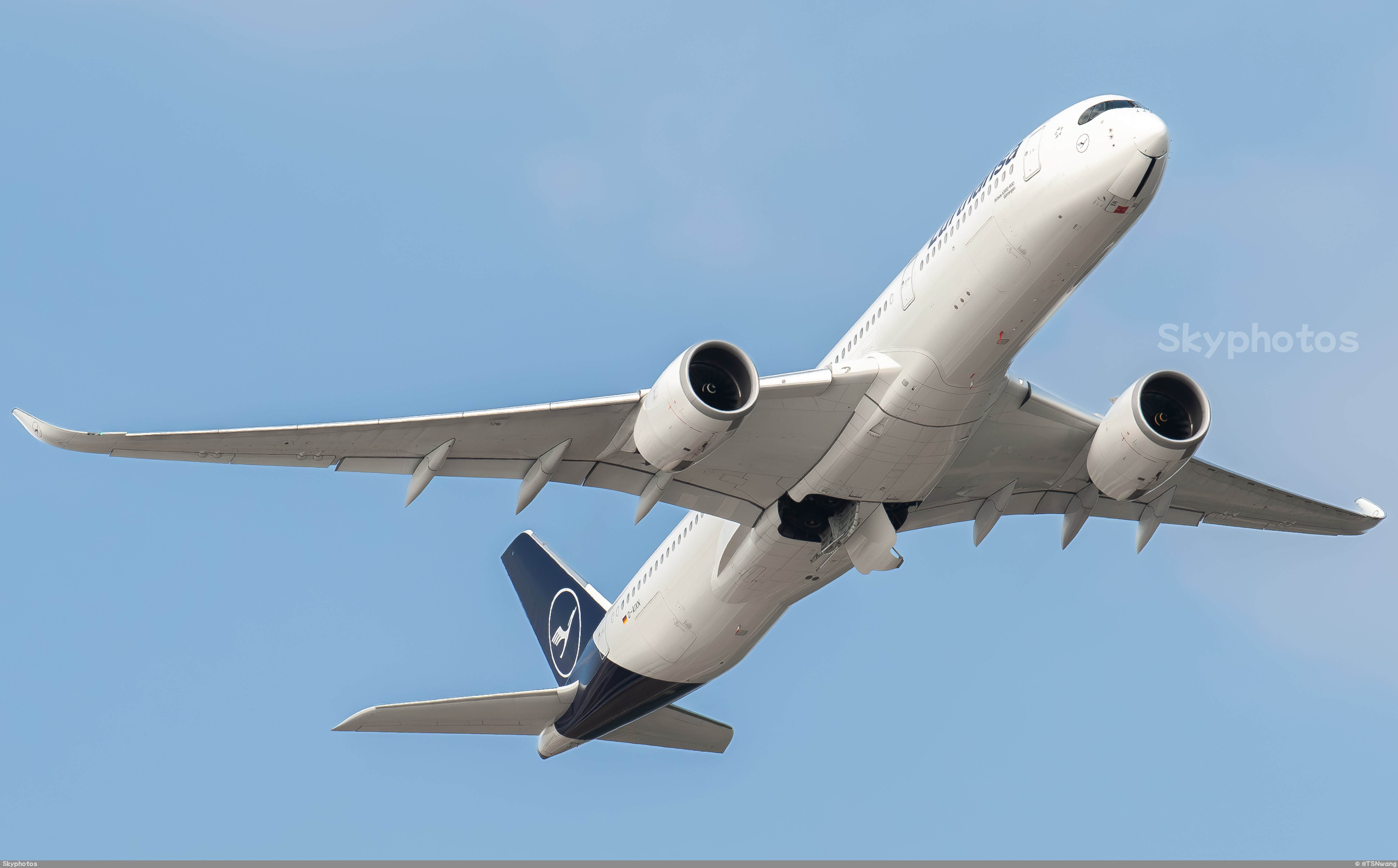 汉莎航空 AIR BUS A350-941 at 北京首都机场