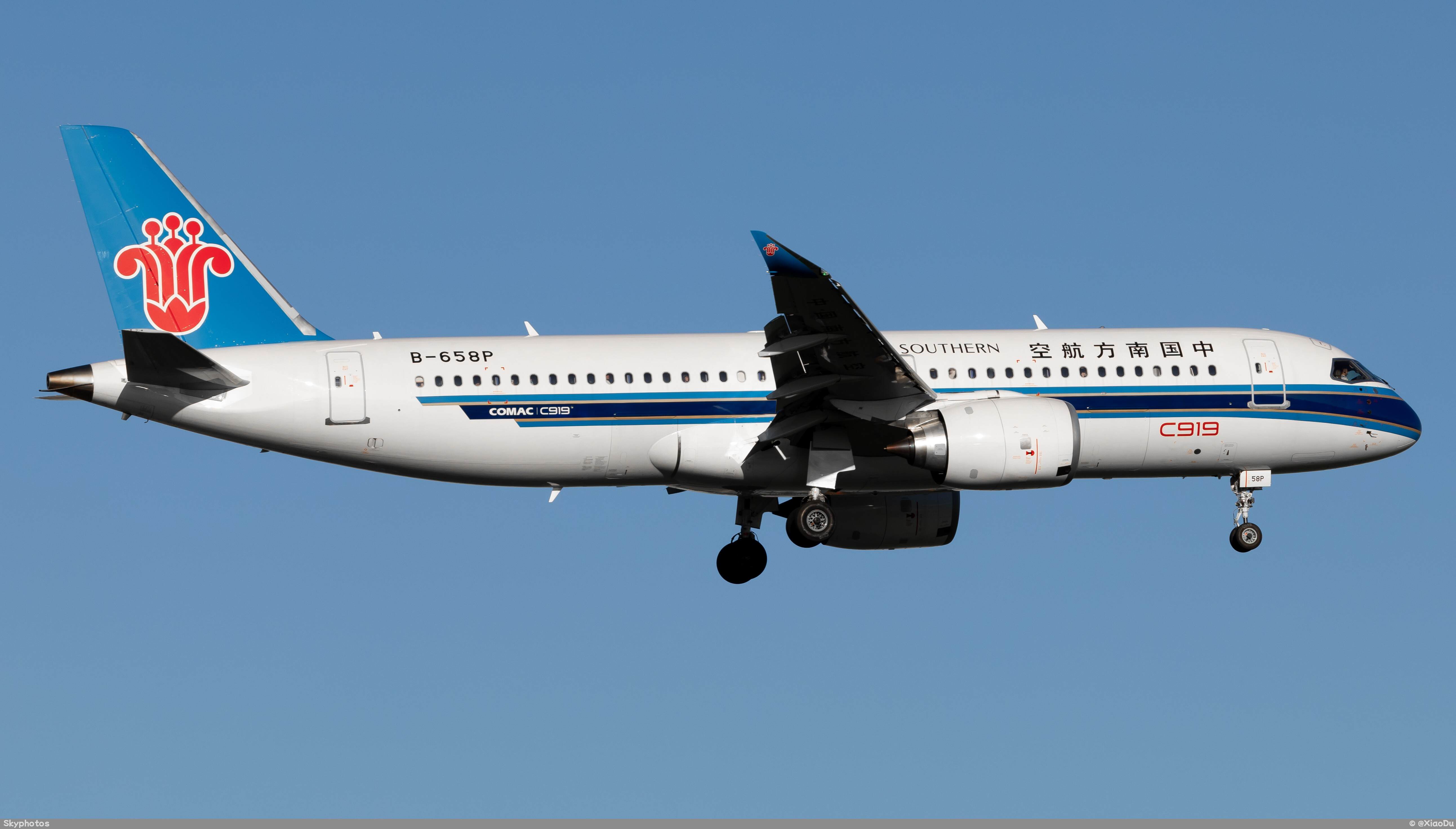 中国南方航空 C919-100 at 上海虹桥国际机场