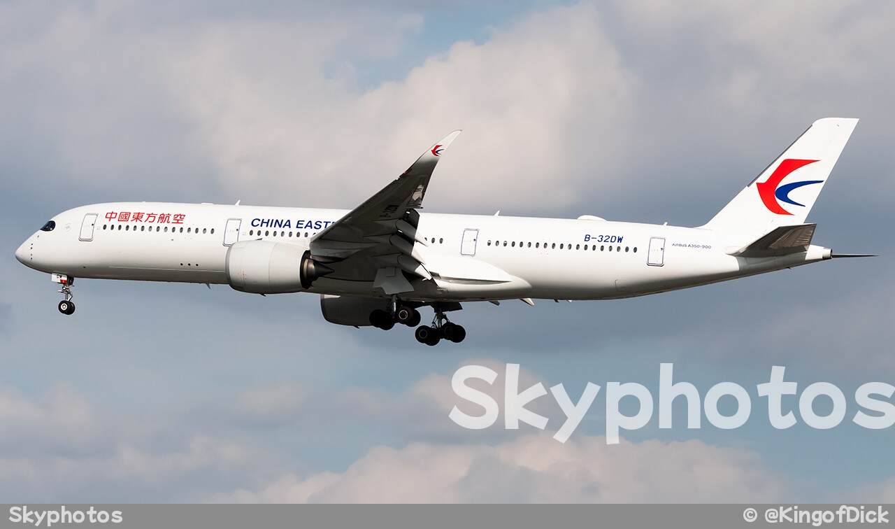 中国东方航空 A350-941 at SHA