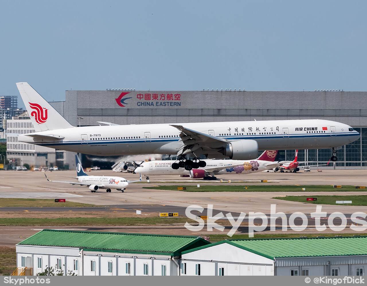 中国国际航空 B777-39L(ER) at SHA