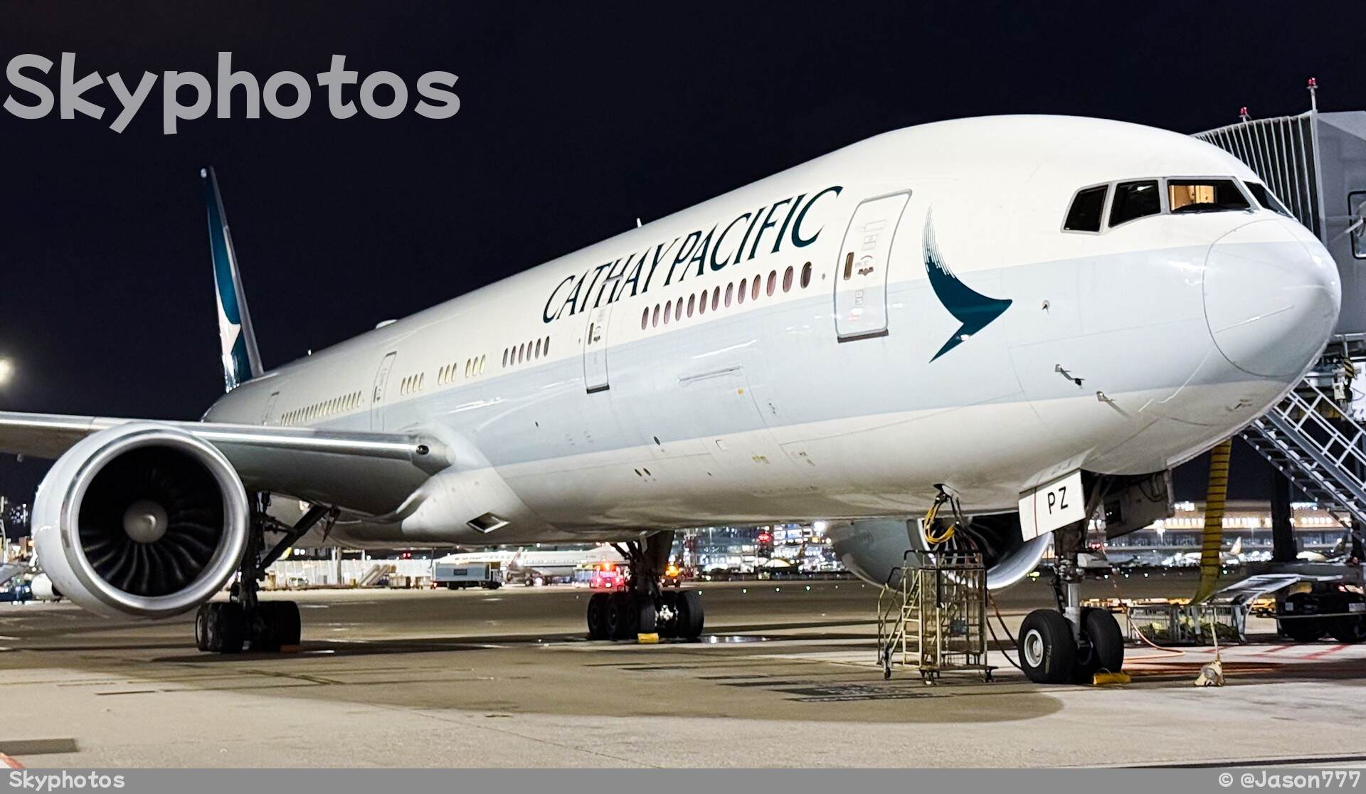 国泰航空 B777-367(ER)