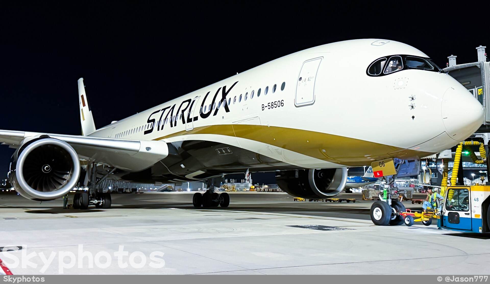 星宇航空 A350-941 at 香港国际机场
