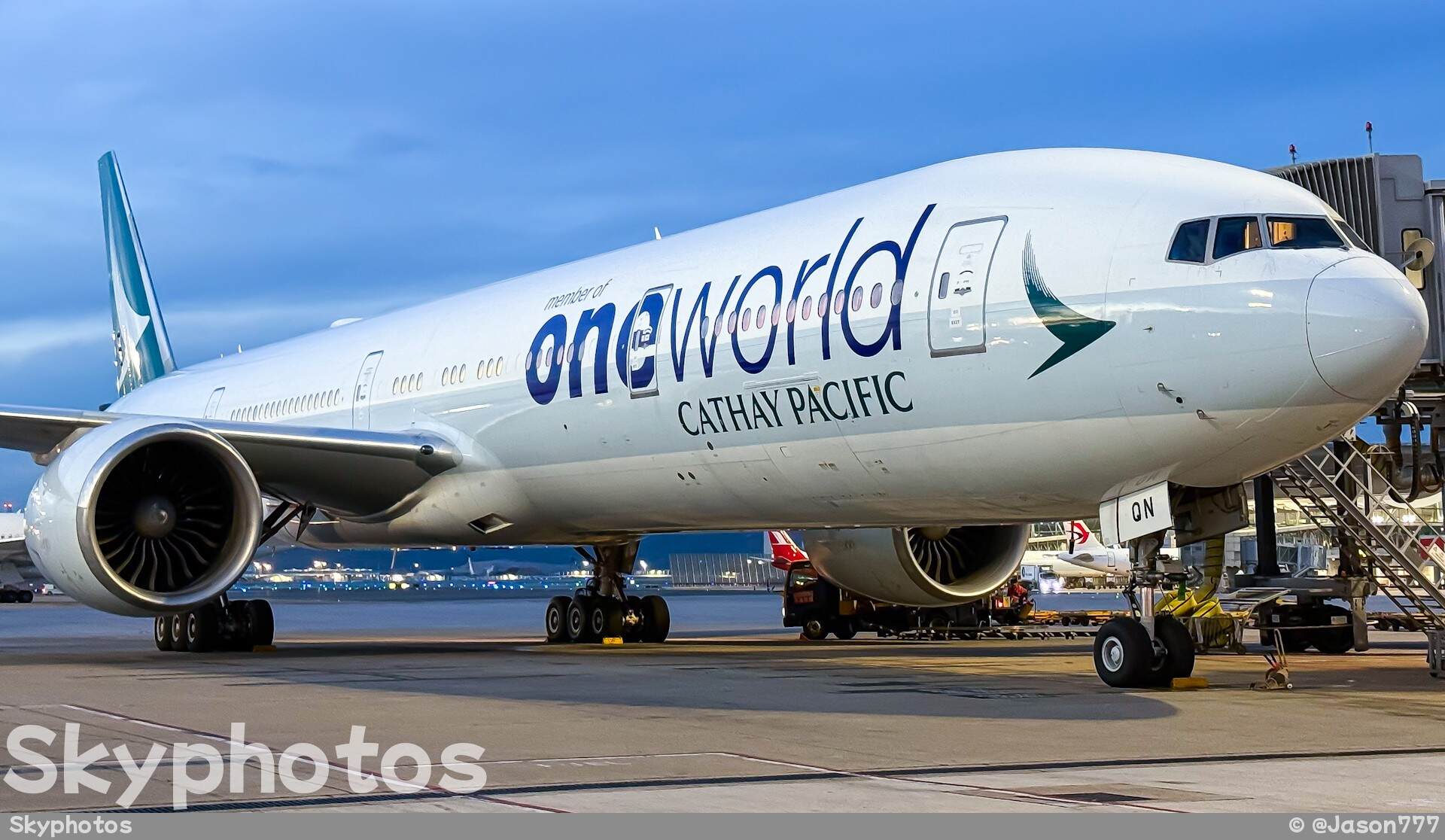 国泰航空 B777-367(ER)