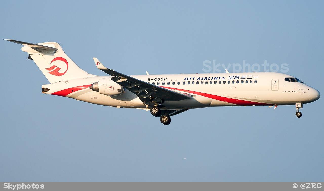 一二三航空 ARJ21-700