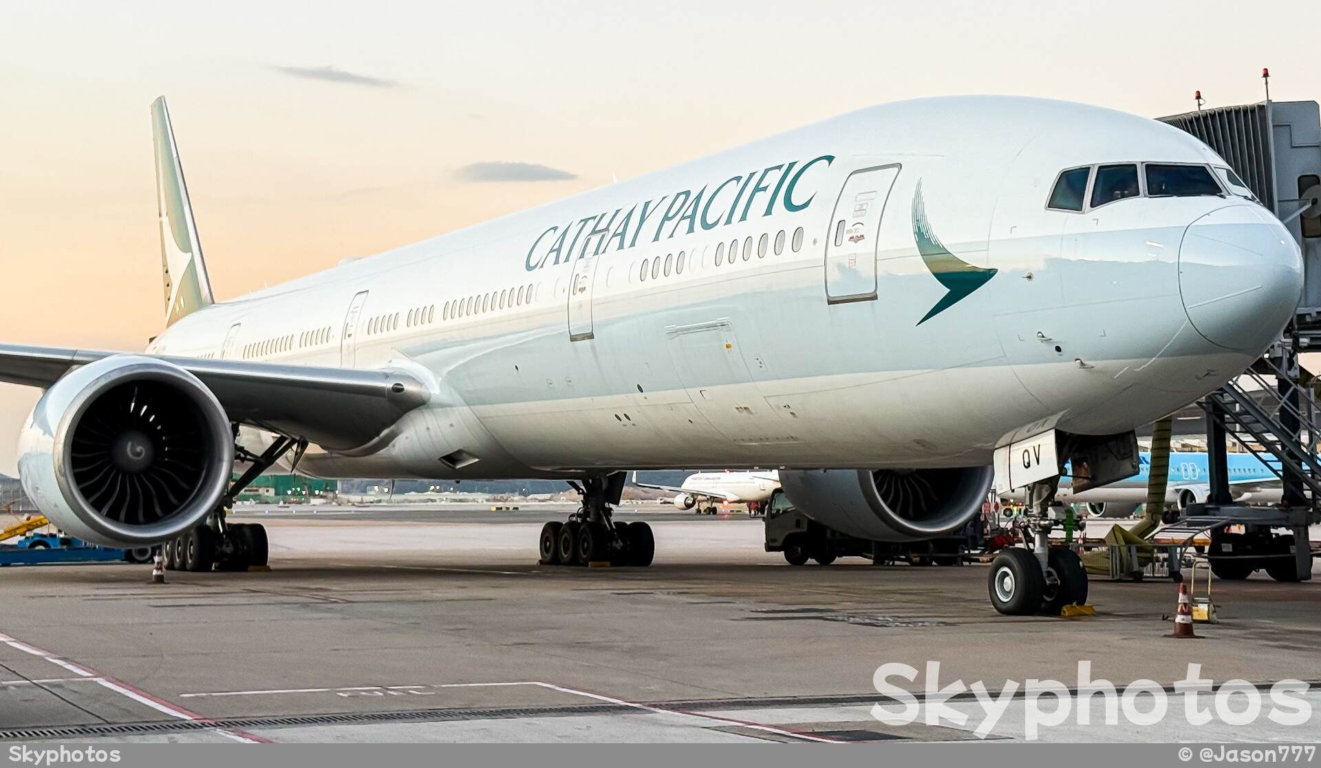 国泰航空 B777-367(ER)