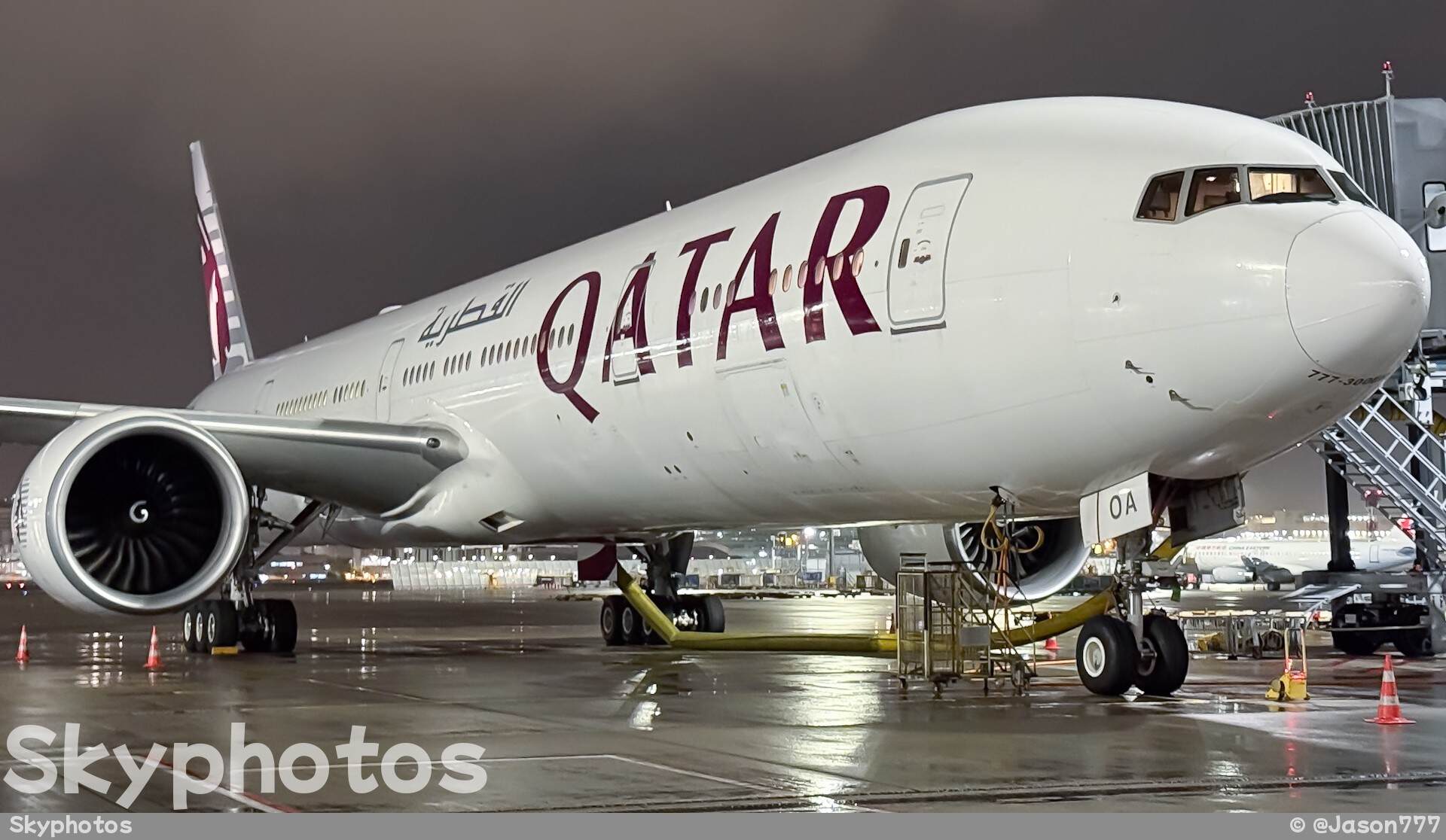 卡塔尔航空 B777-367(ER)