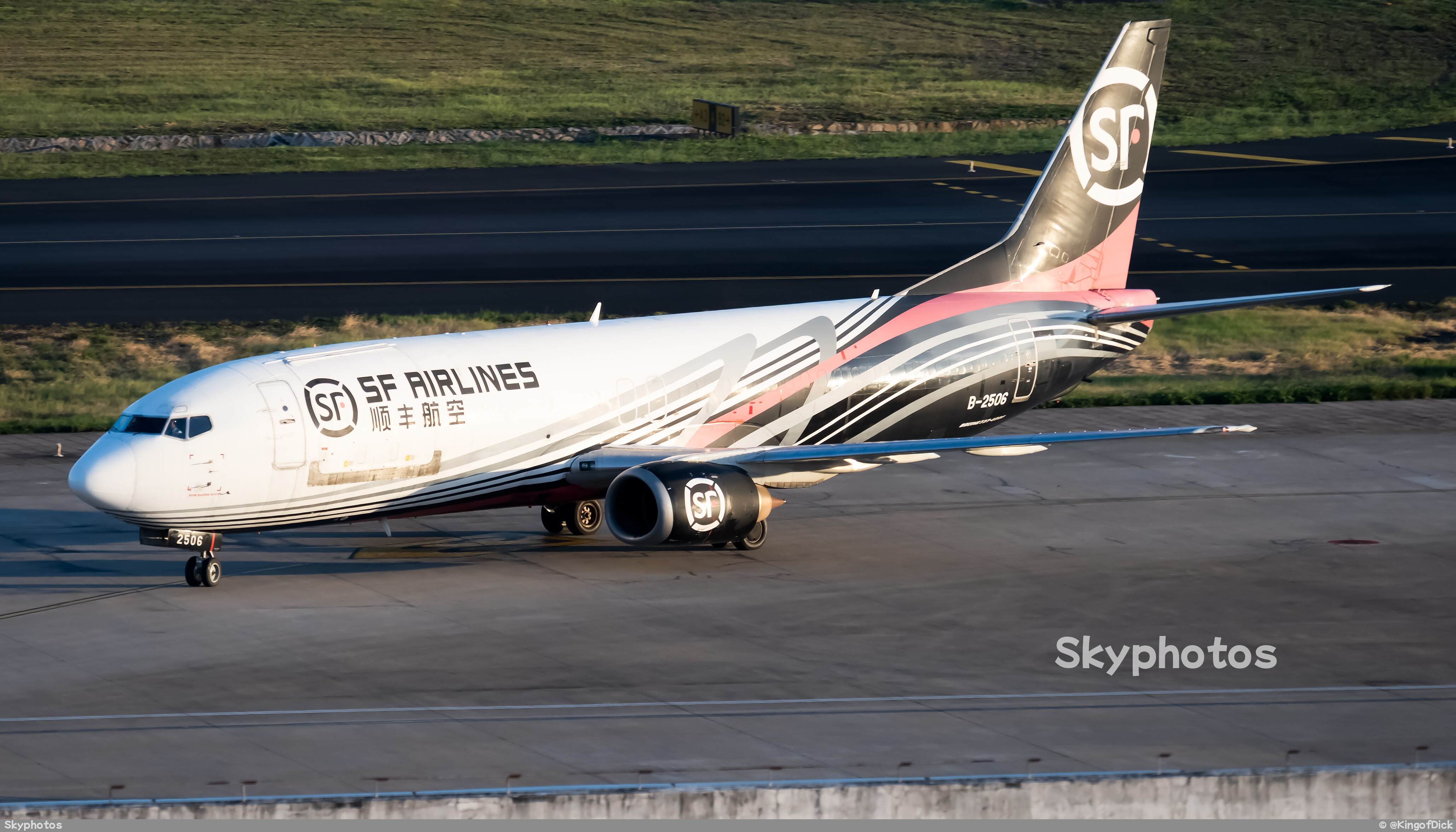 顺丰航空 B737-429(F)