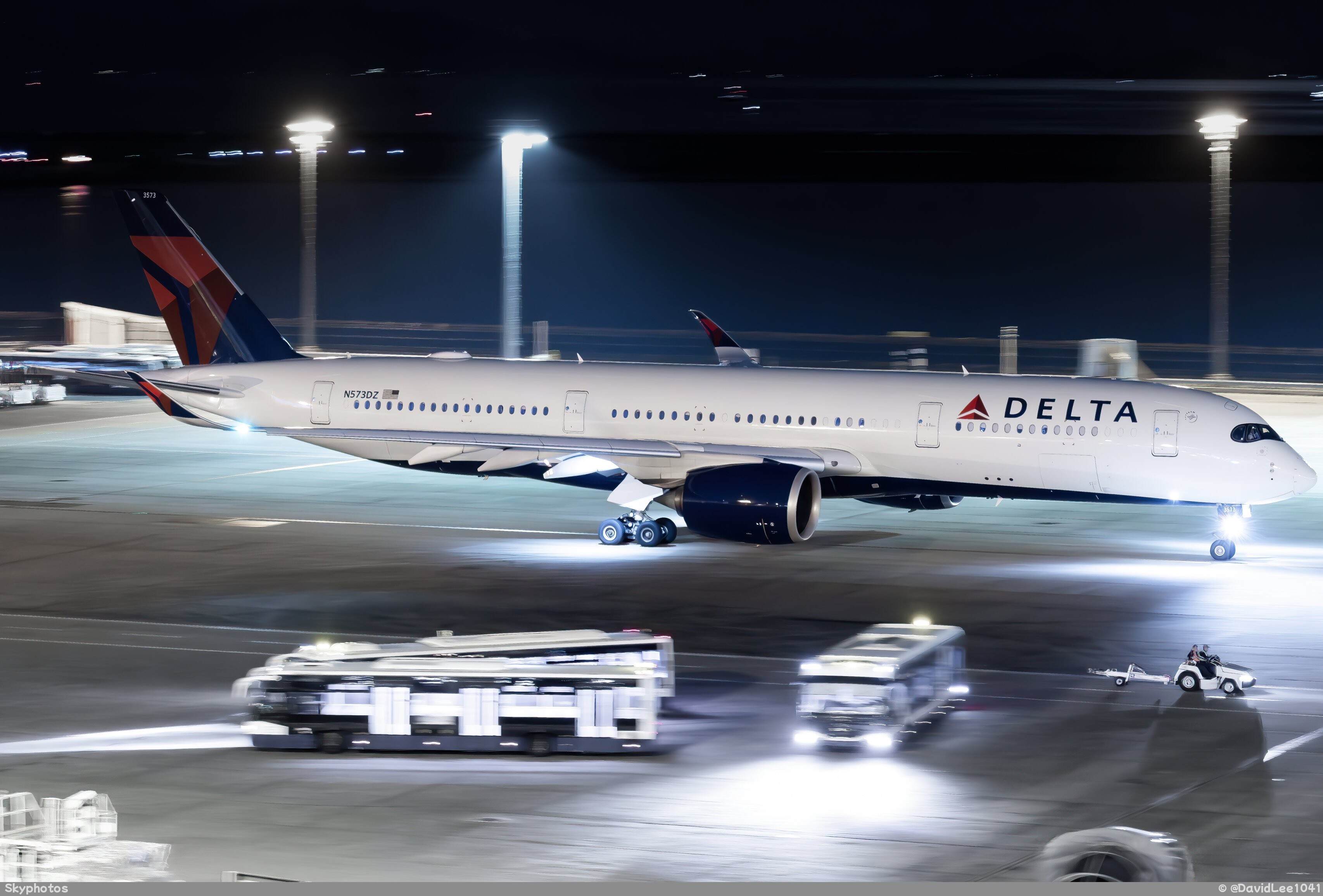 DELTA AIR LINES AIRBUS A350-941