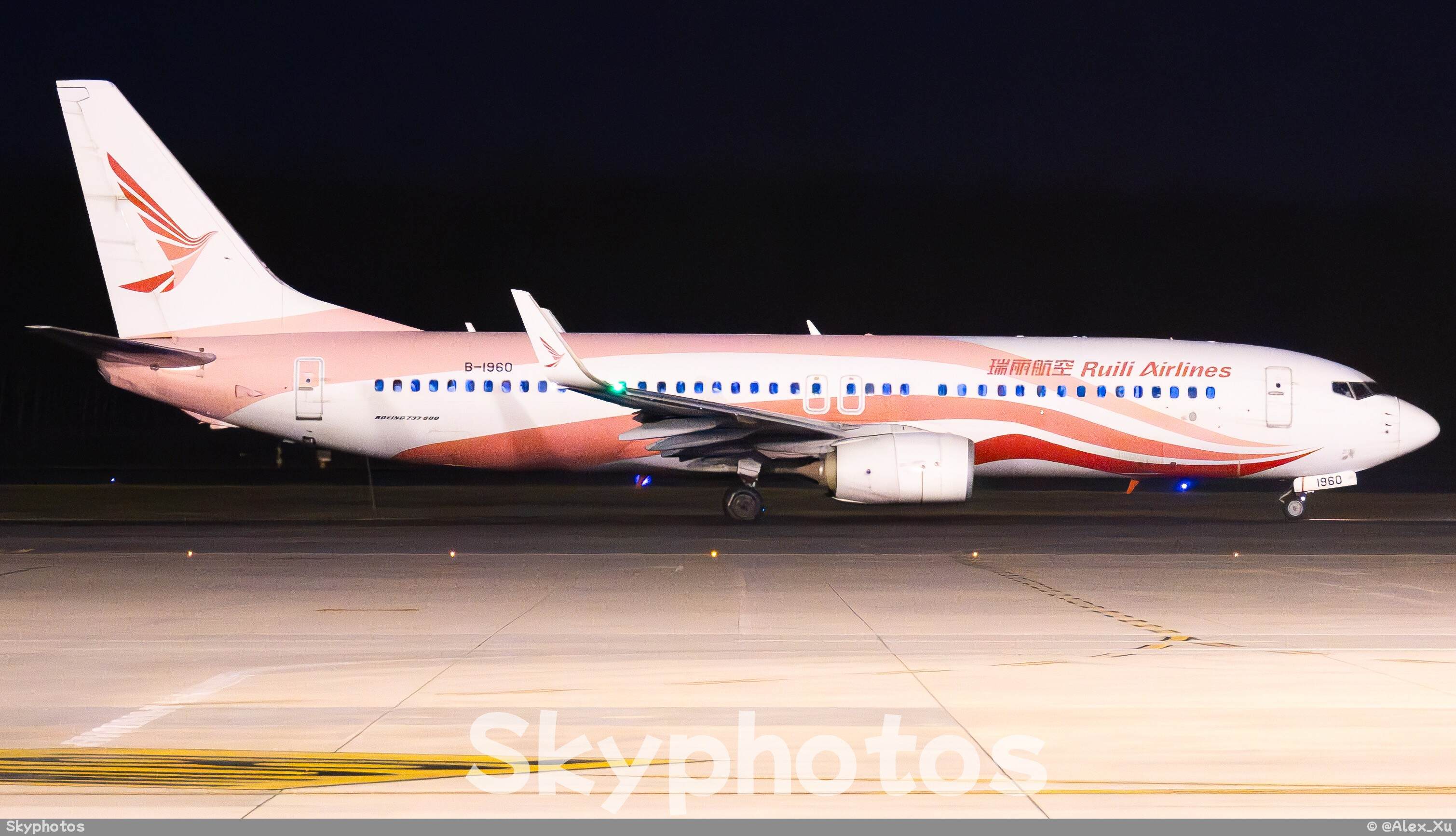 瑞丽航空 B737-86J(WL)