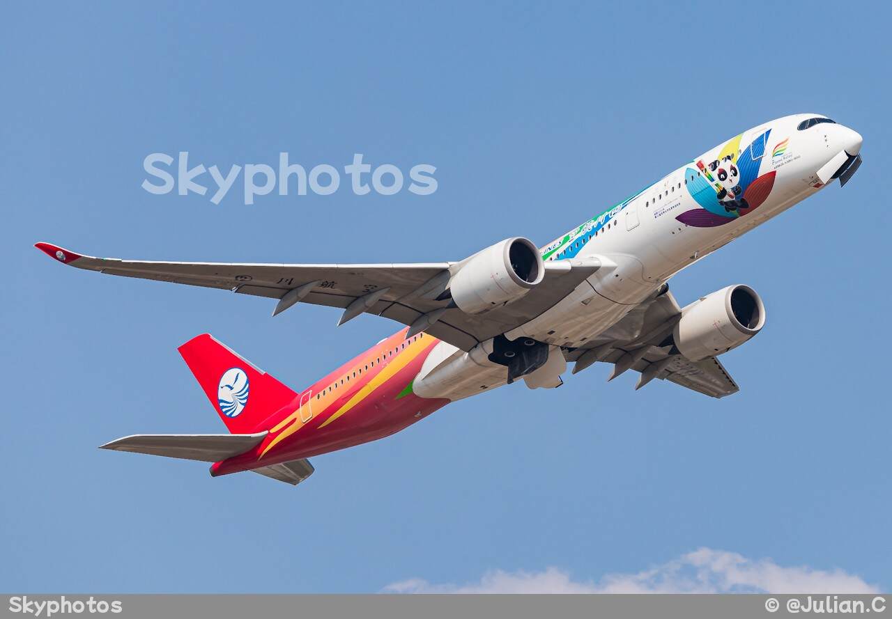 四川航空 A350-941 at 重庆江北国际机场