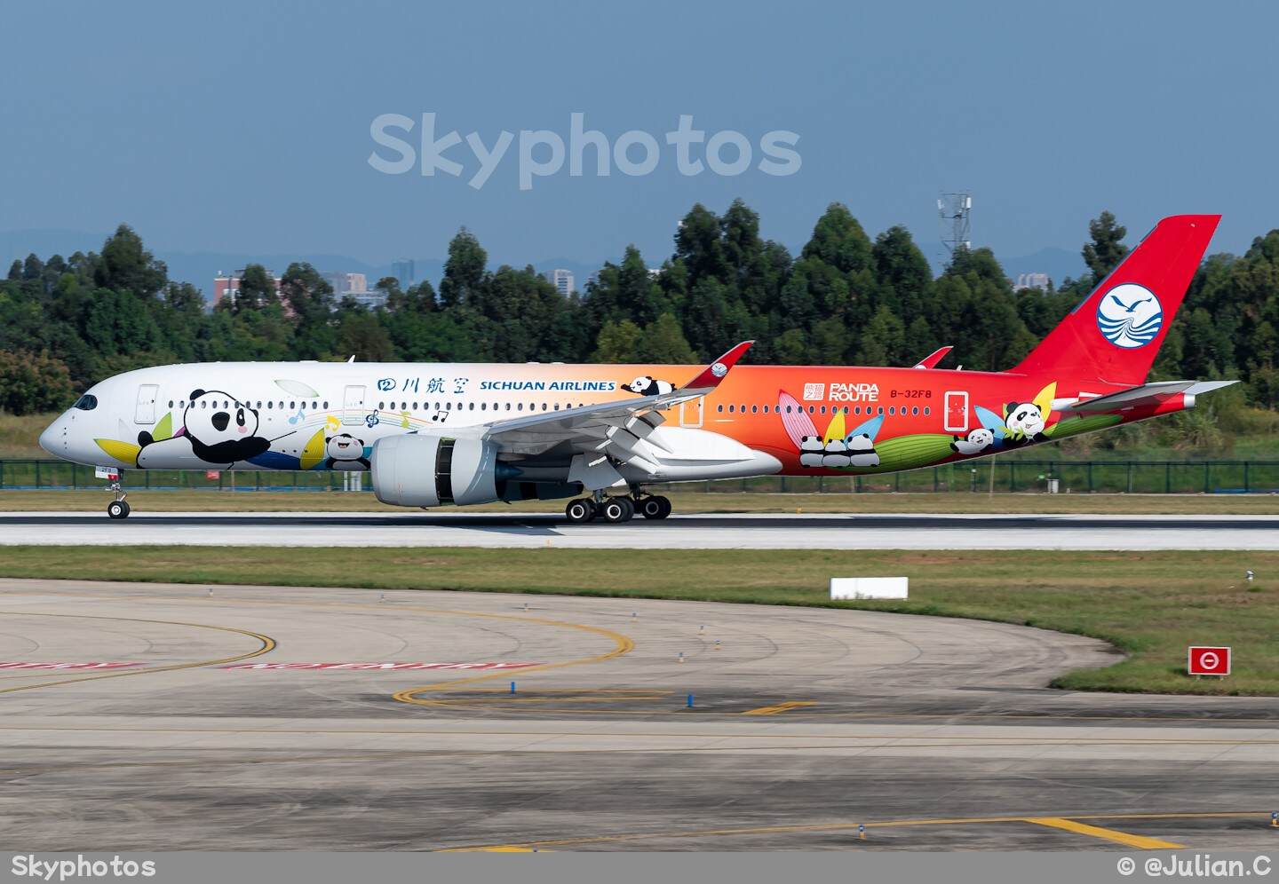 四川航空 A350-941 at 成都双流国际机场