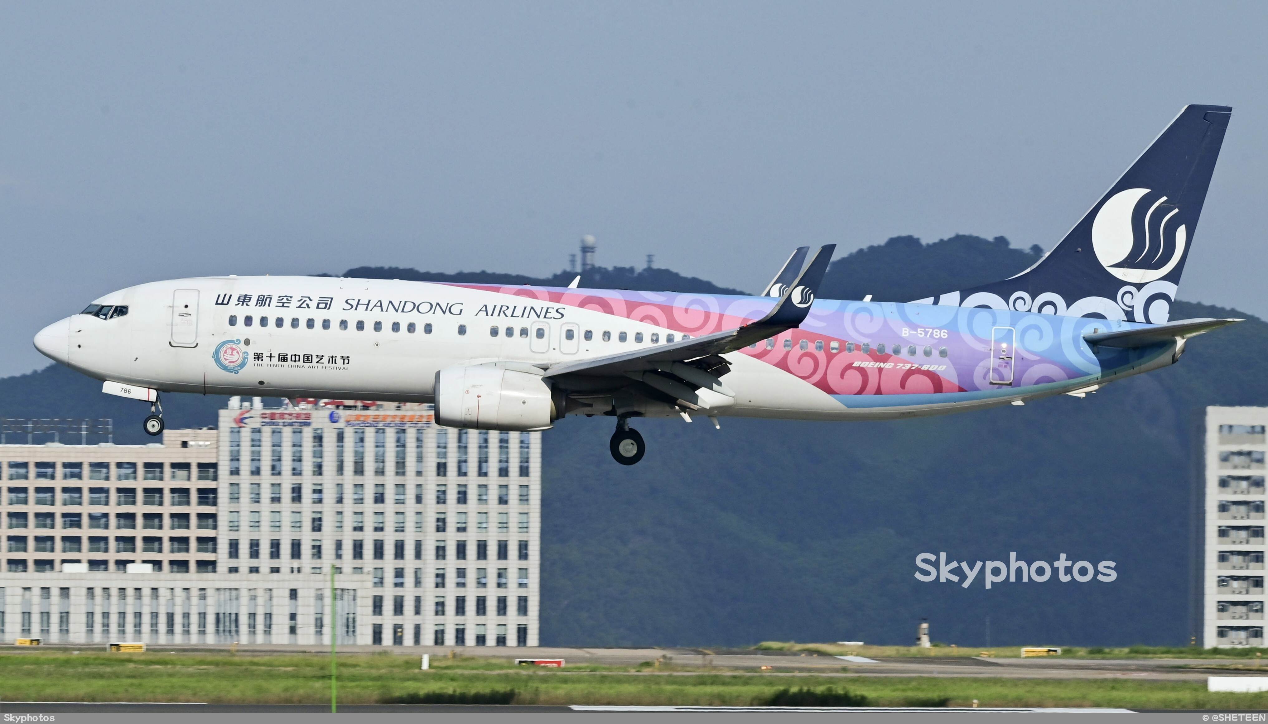山东航空 B737-85N(WL)