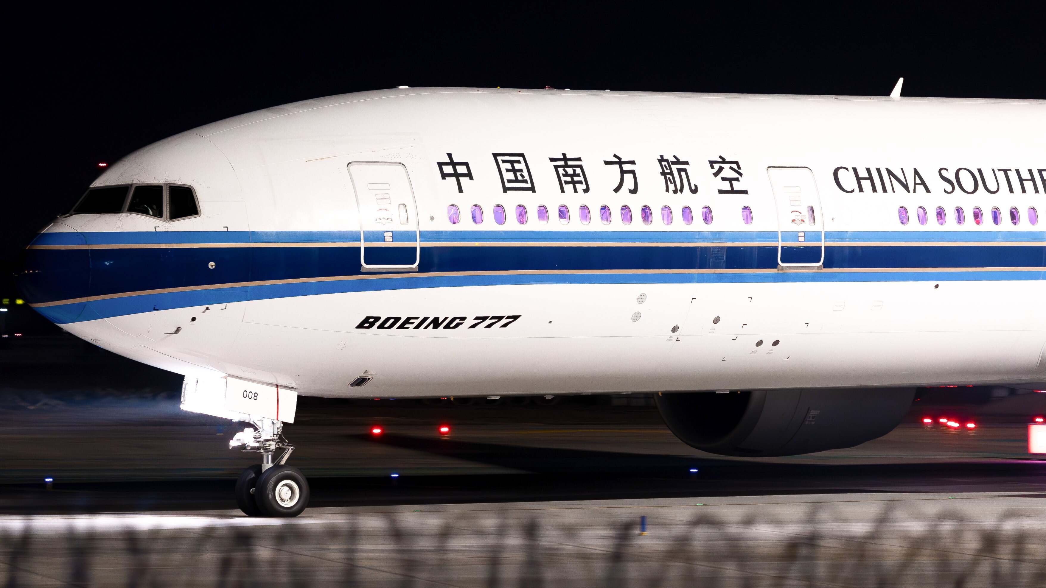 中国南方航空 B777-31B(ER) at 广州白云国际机场