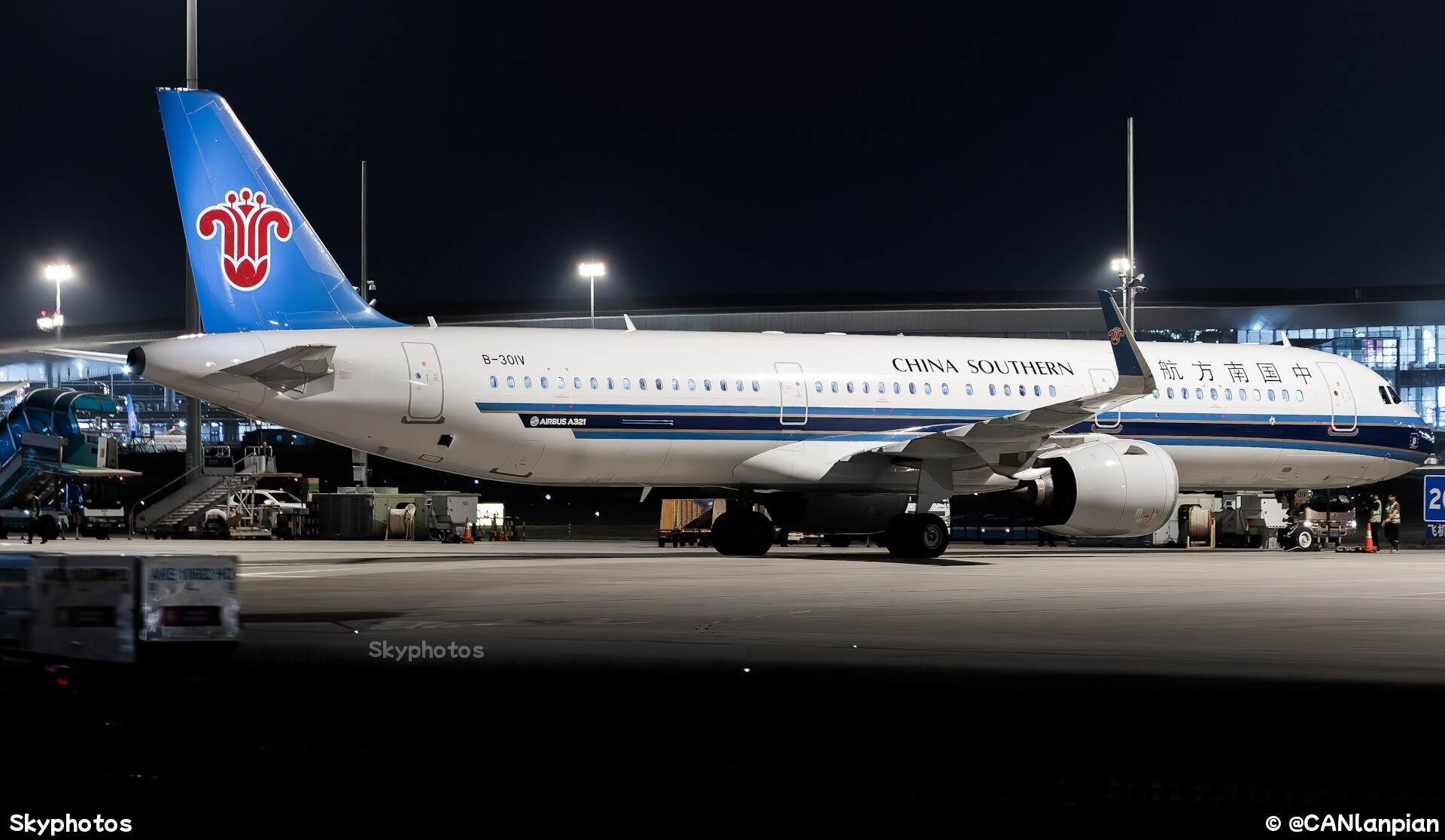 中国南方航空 A321-271N at 广州白云国际机场