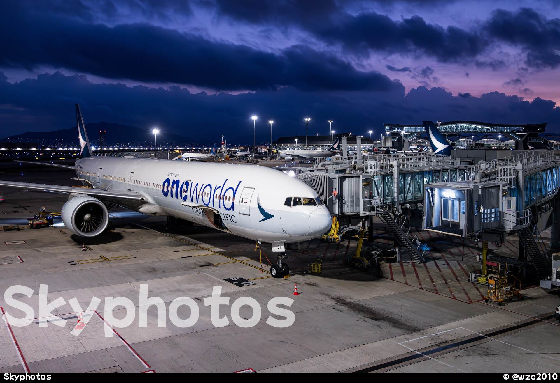 国泰航空 B777-367(ER)