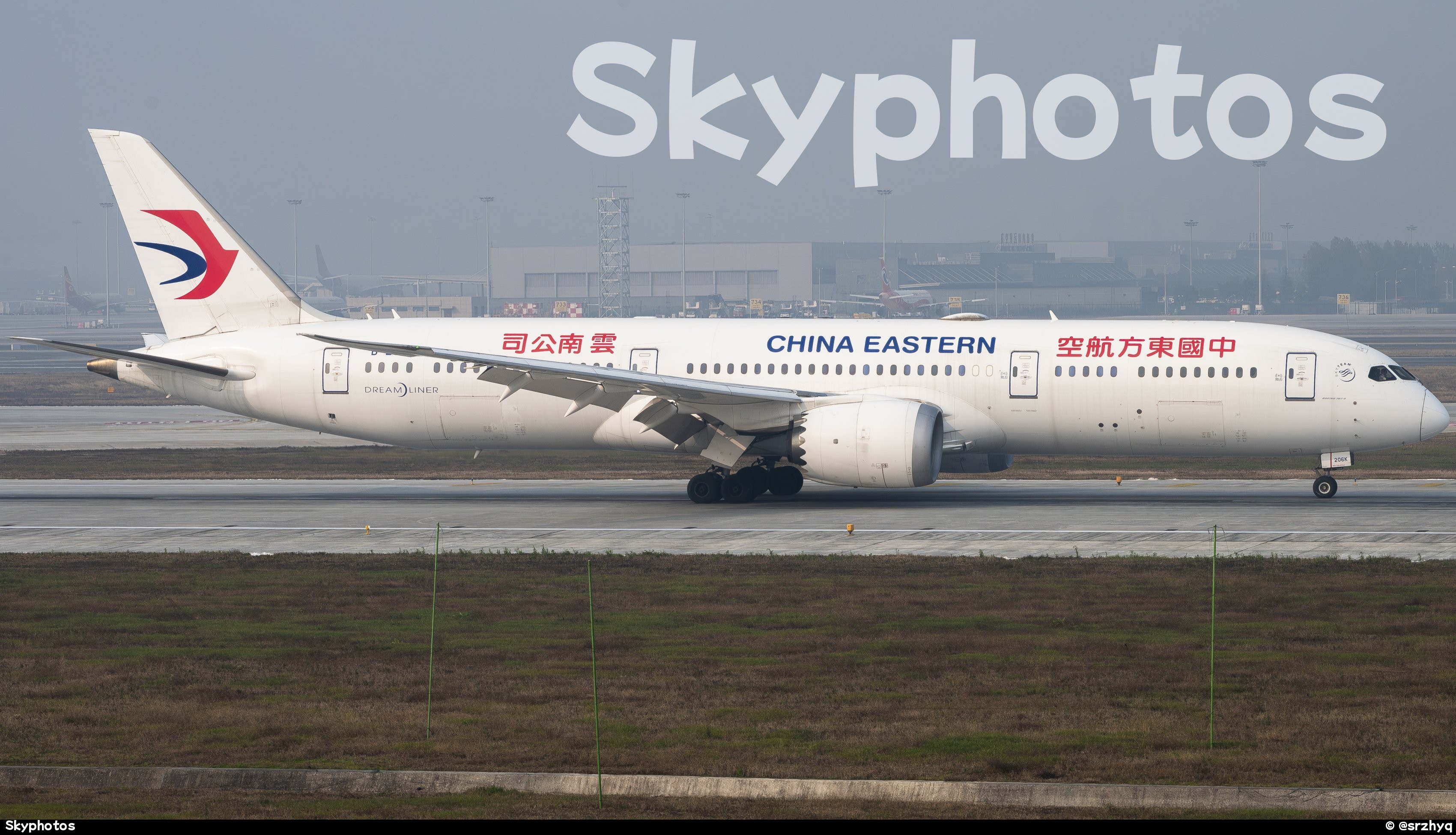 中国东方航空 B787-9 at 重庆江北国际机场