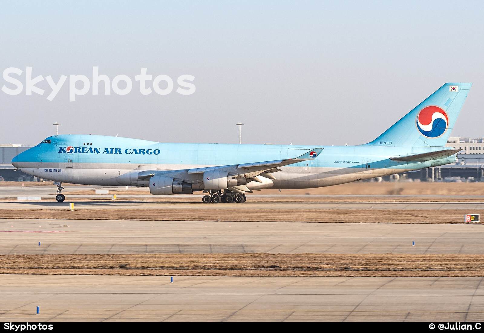 Korean Air Boeing 747-4B5ERF