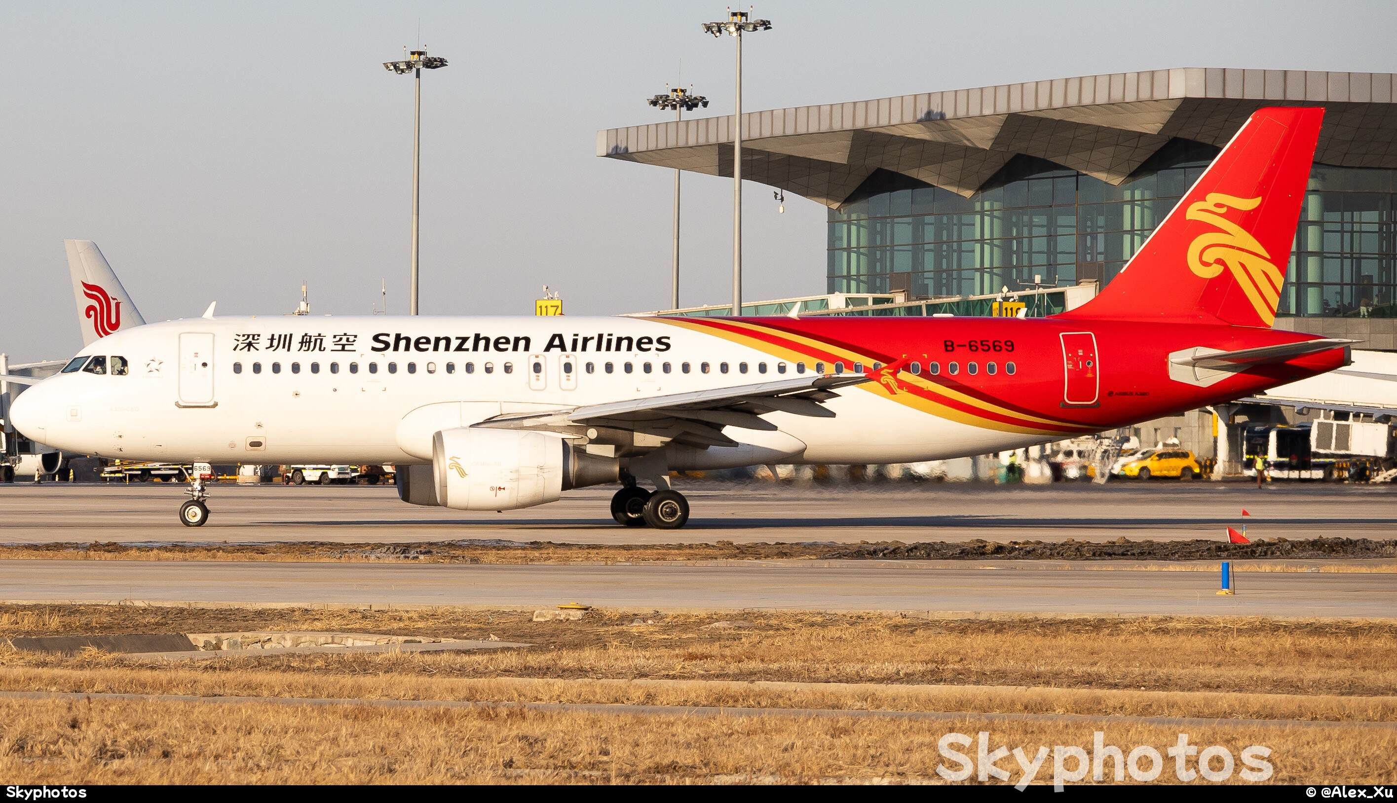 深圳航空 A320-214