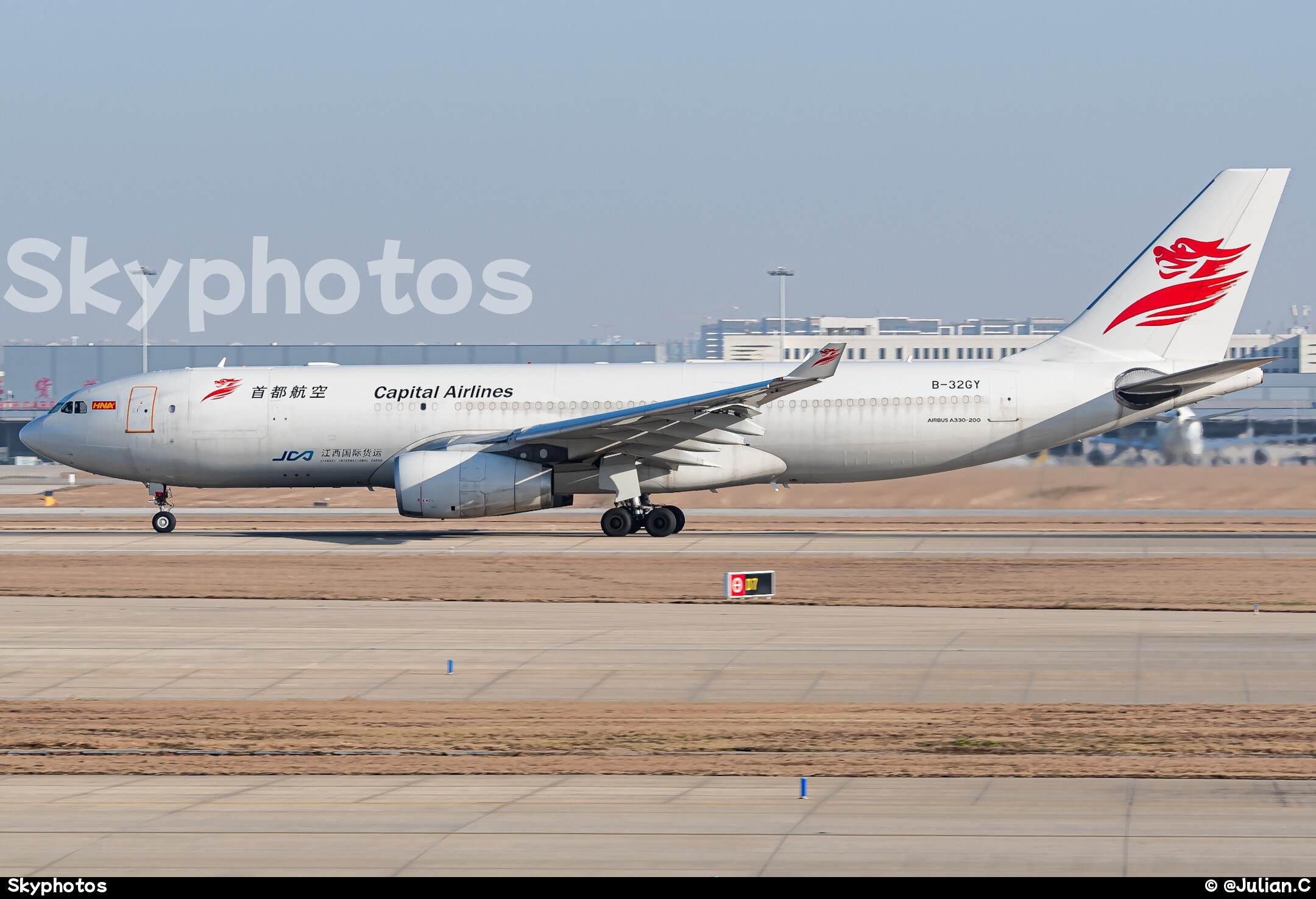 首都航空 Airbus A330-243(P2F)