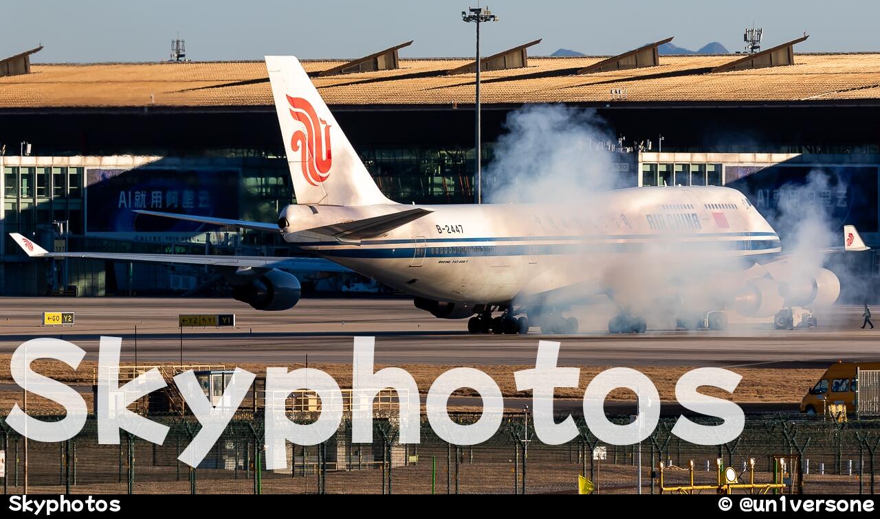 中国国际航空 B747-4J6
